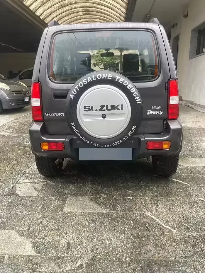 Usata Suzuki Jimny 85 CV (62 kW) 2014 Grigio SUV