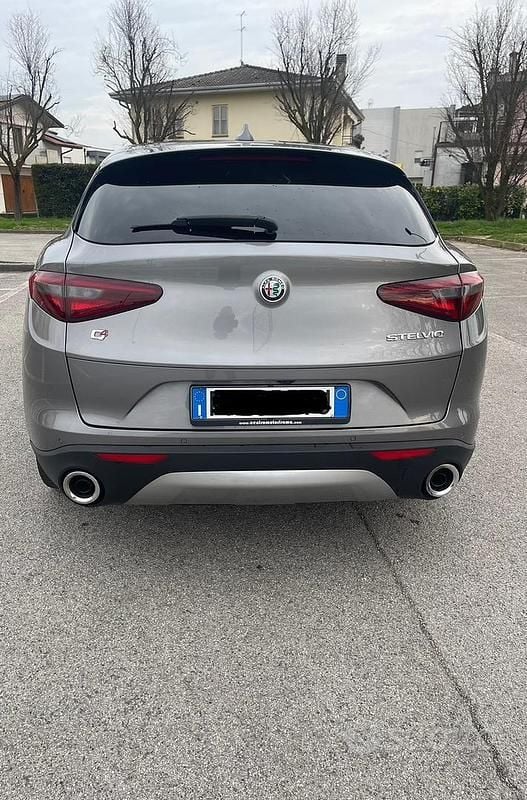Usata Alfa Romeo Stelvio 280 CV (205 kW) 2017 Grigio SUV