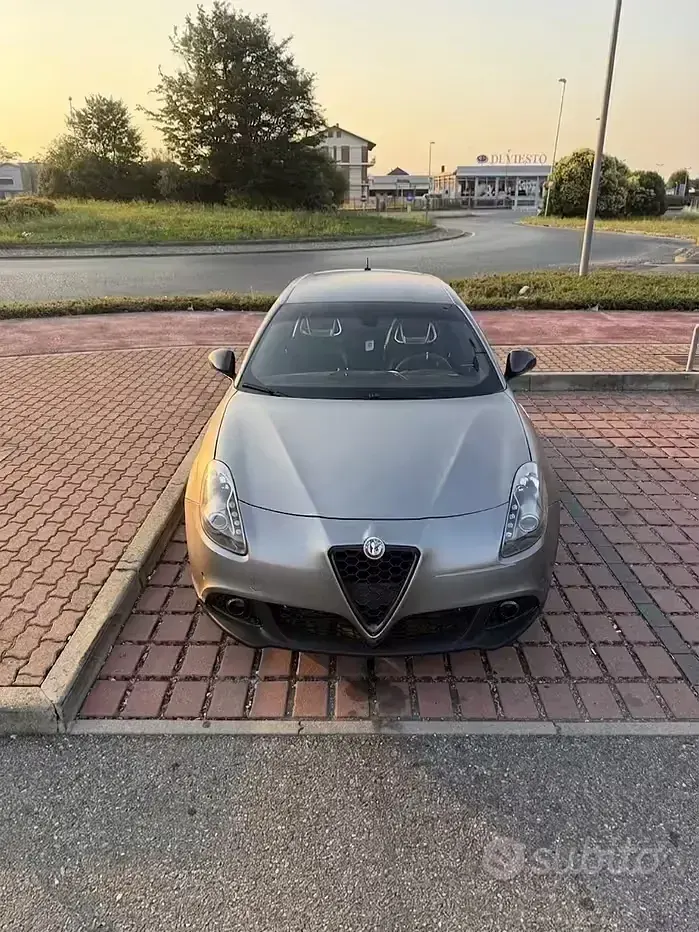 Usata Alfa Romeo Giulietta Quadrifoglio 240 CV (176 kW) 2014 Grigio Utilitaria