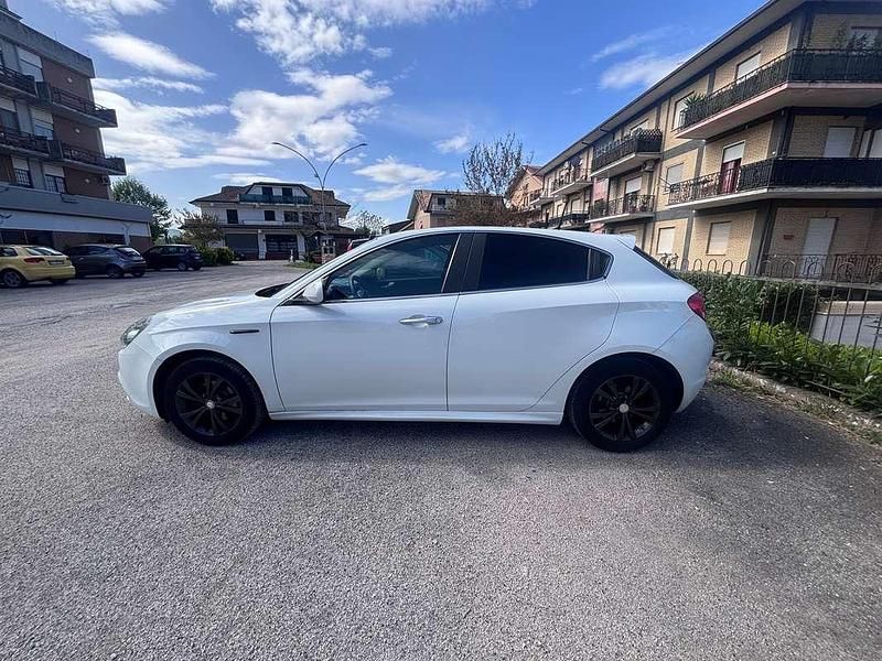 Usata Alfa Romeo Giulietta 105 CV (77 kW) 2015 Bianco Utilitaria
