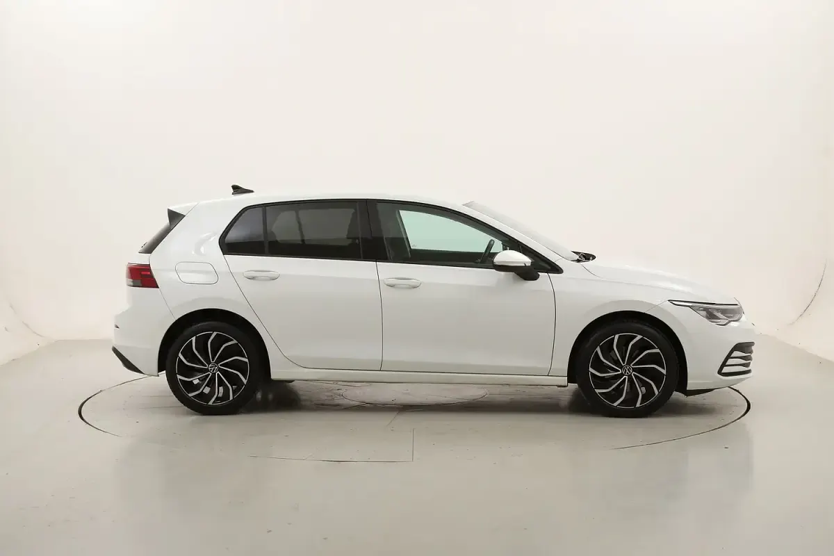 Usata VW Golf VIII Life 116 CV (85 kW) 2023 Berlina