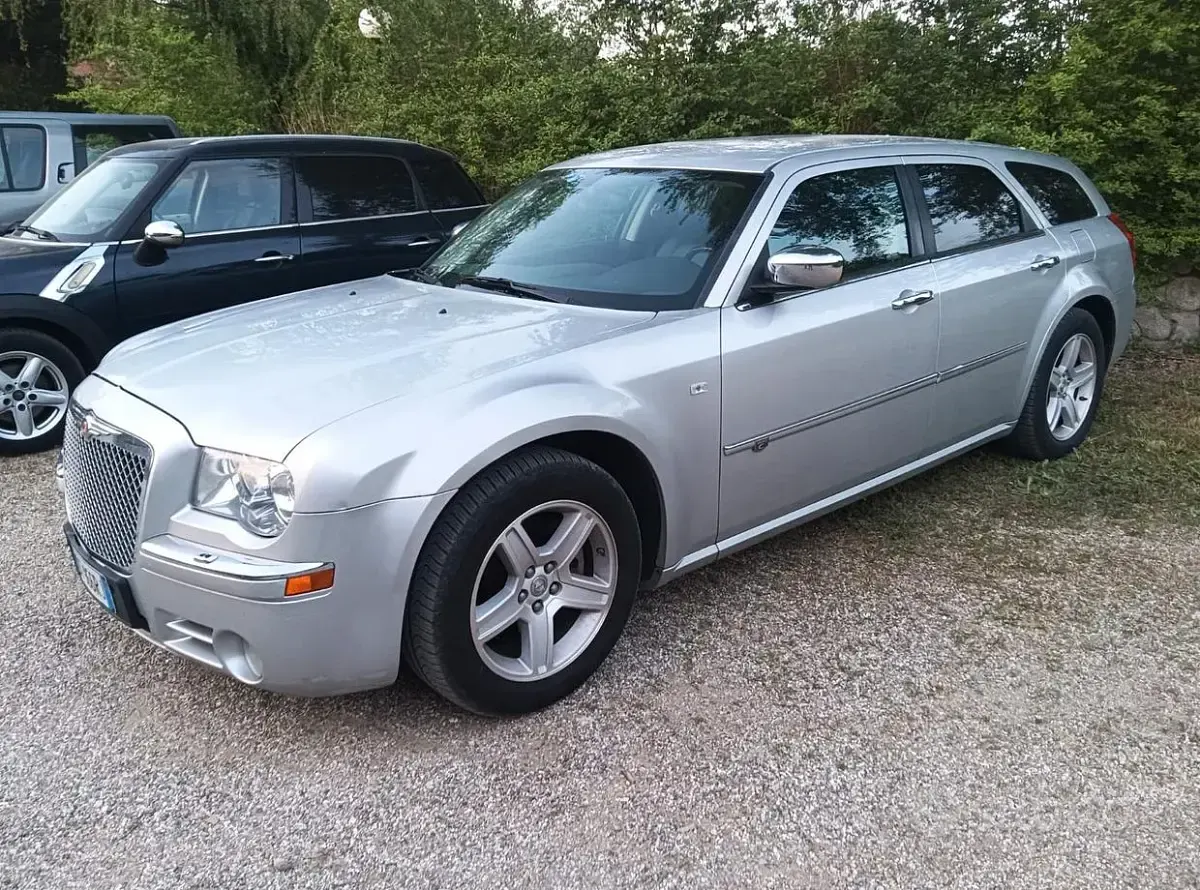 Usata Chrysler 300C 218 CV (160 kW) 2009 Grigio Station wagon