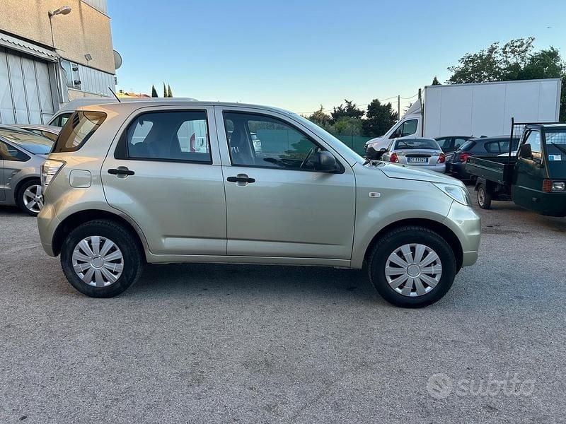 Usata Daihatsu Terios 86 CV (63 kW) 2010 Grigio SUV