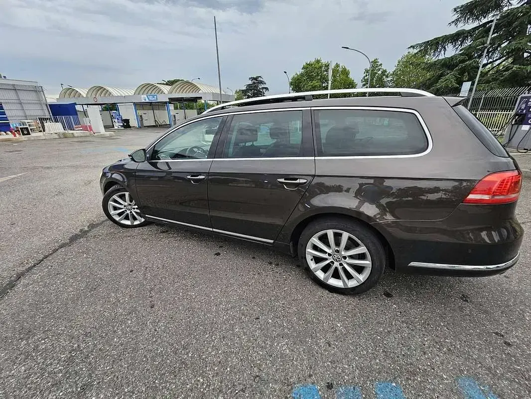Usata VW Passat Highline 170 CV (125 kW) 2012 Marrone Station wagon