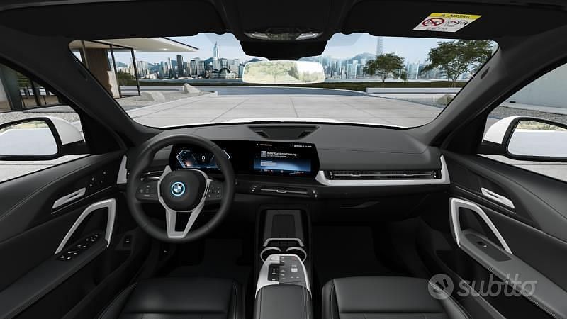 Nuova BMW iX1 Comfort Edition 150 kW (204 CV) 2025 Alpin white pastello SUV