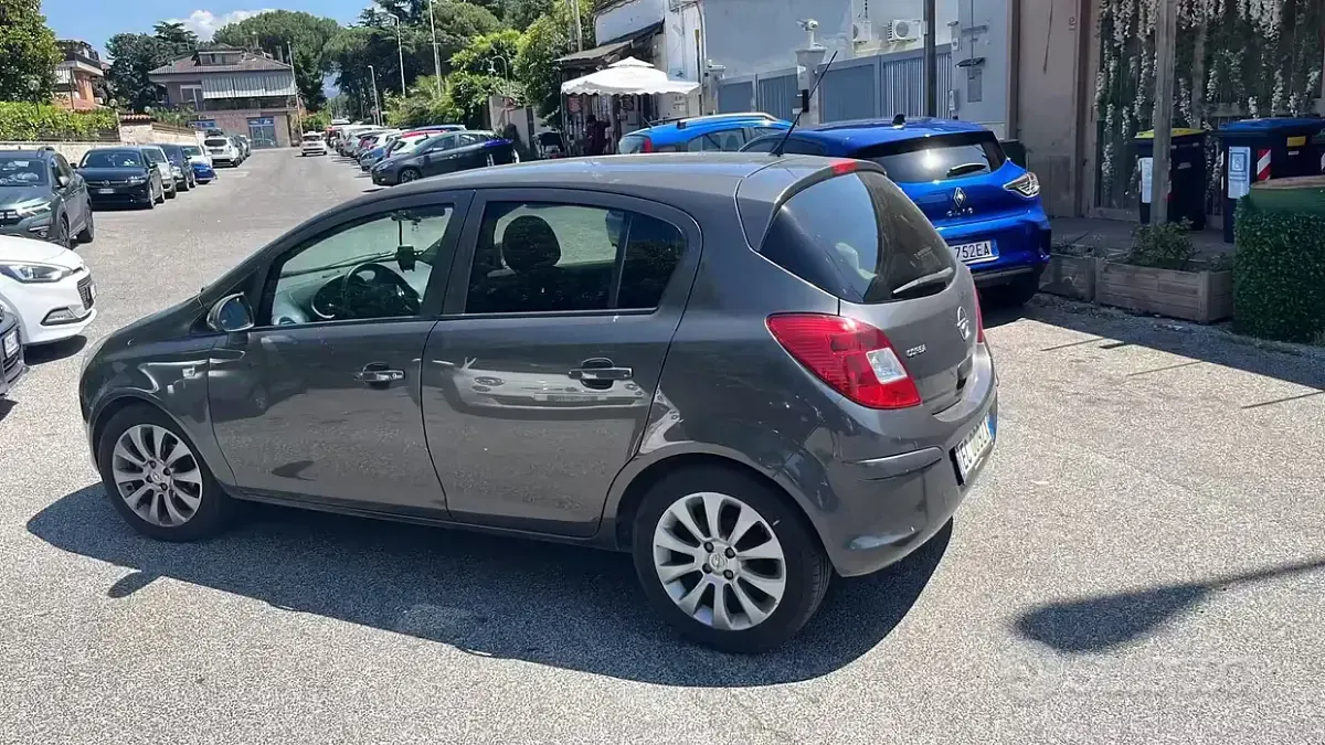 Usata Opel Corsa 85 CV (62 kW) 2010 Grigio Utilitaria