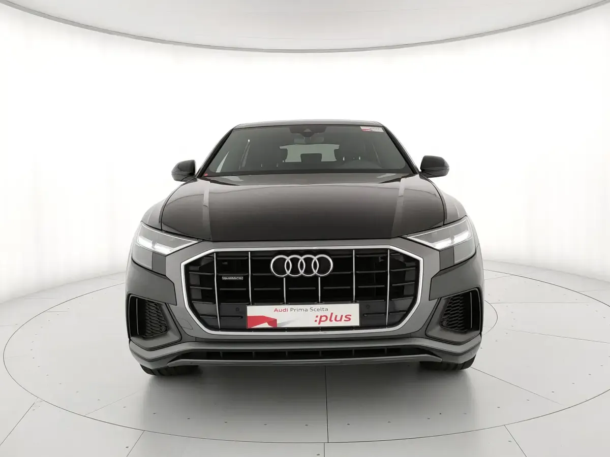 Usata Audi Q8 Sport 286 CV (210 kW) 2019 A1 nero intenso SUV