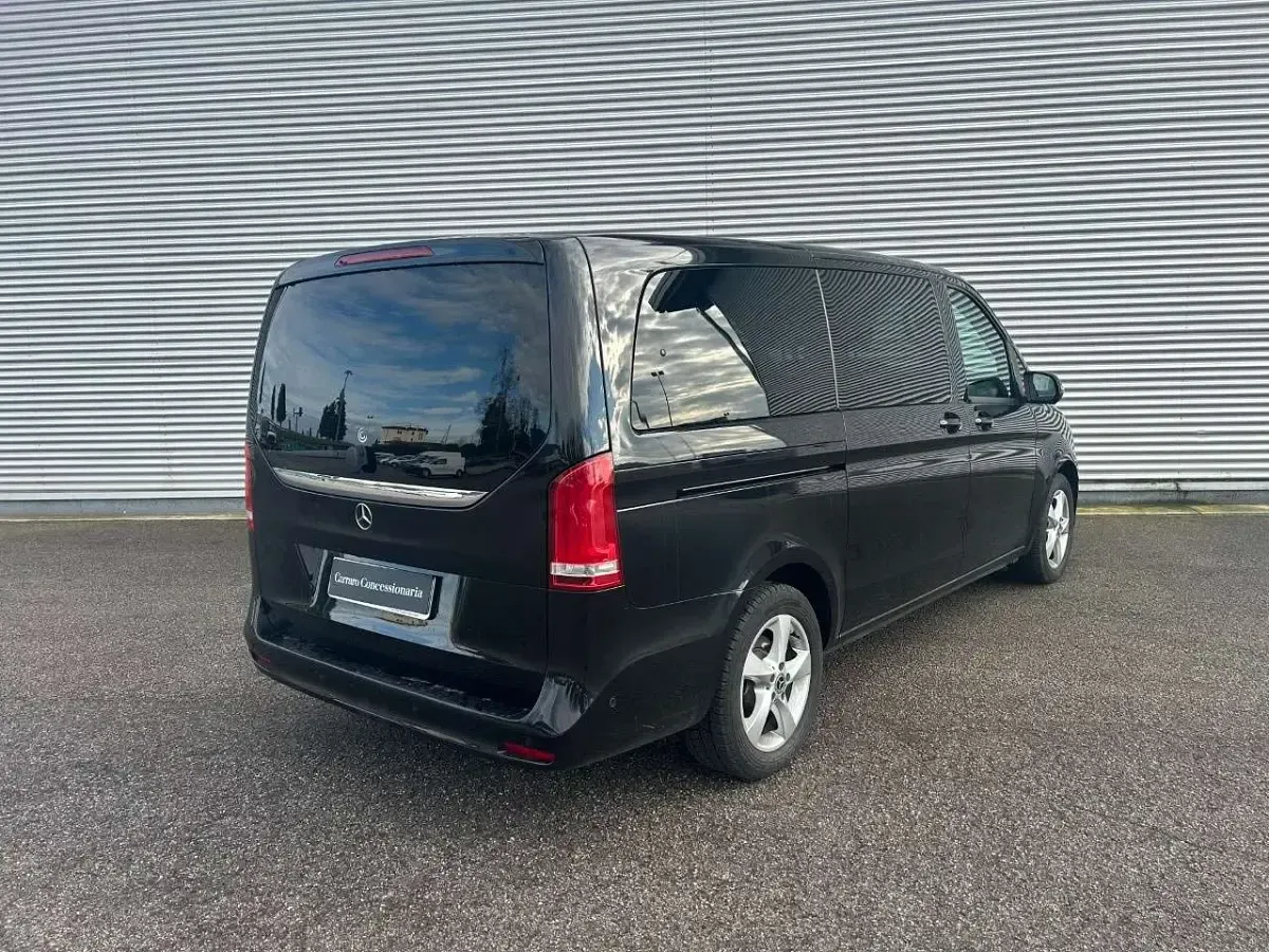Usata Mercedes V220 163 CV (119 kW) 2023 Nero ossidiana Monovolume