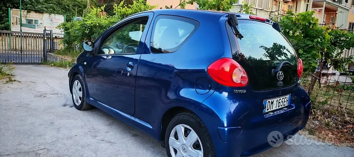 Usata Toyota Aygo 68 CV (50 kW) 2007 Bluazzurro Utilitaria