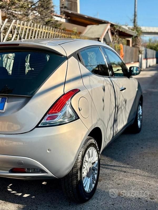 Usata 2014 Lancia Ypsilon Due volumi | 5500 € (Buon prezzo) - Immagine 1/4