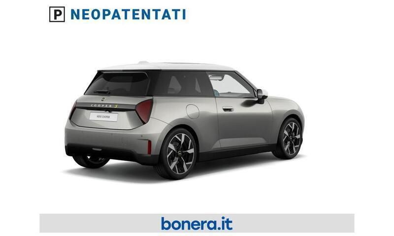 Nuova Mini Cooper Favoured 159 kW (217 CV) 2025 Grigio Utilitaria