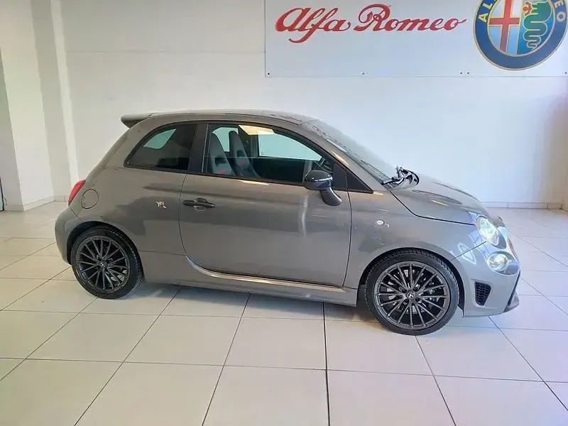 Usata Abarth 695 Competizione 180 CV (132 kW) 2022 Grigio scuro Utilitaria