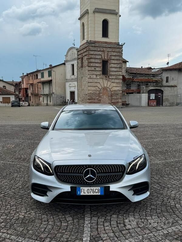 Usata 2017 Mercedes E220 AMG line Tre volumi | 29.800 € (Cara) - Immagine 1/4