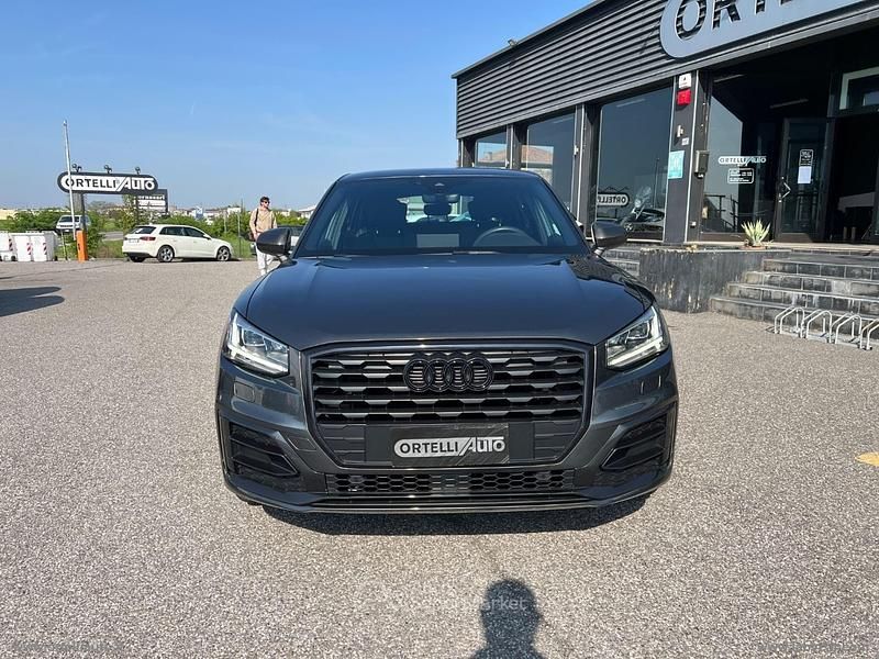 Usata Audi Q2 S-Line 116 CV (85 kW) 2019 Gray SUV