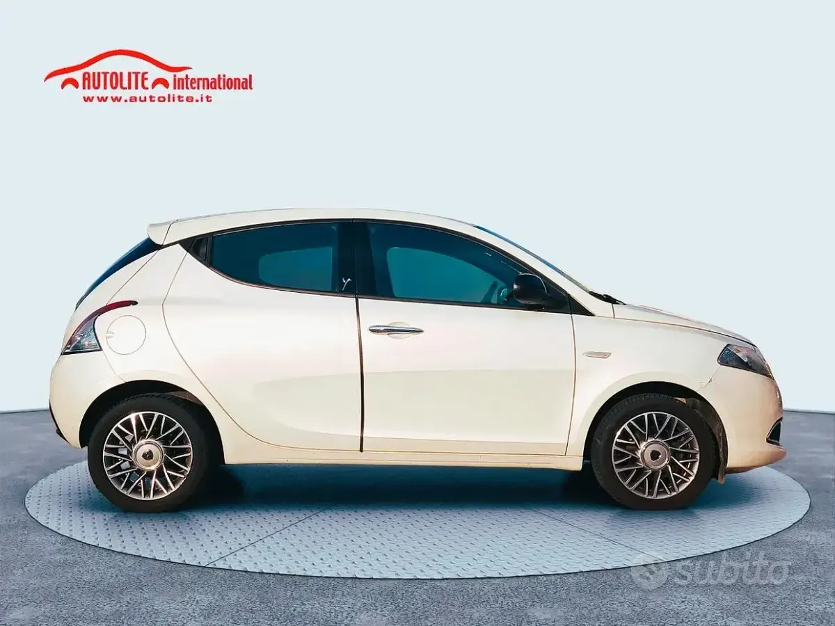 Usata Lancia Ypsilon Gold 95 CV (69 kW) 2013 Bianco Utilitaria
