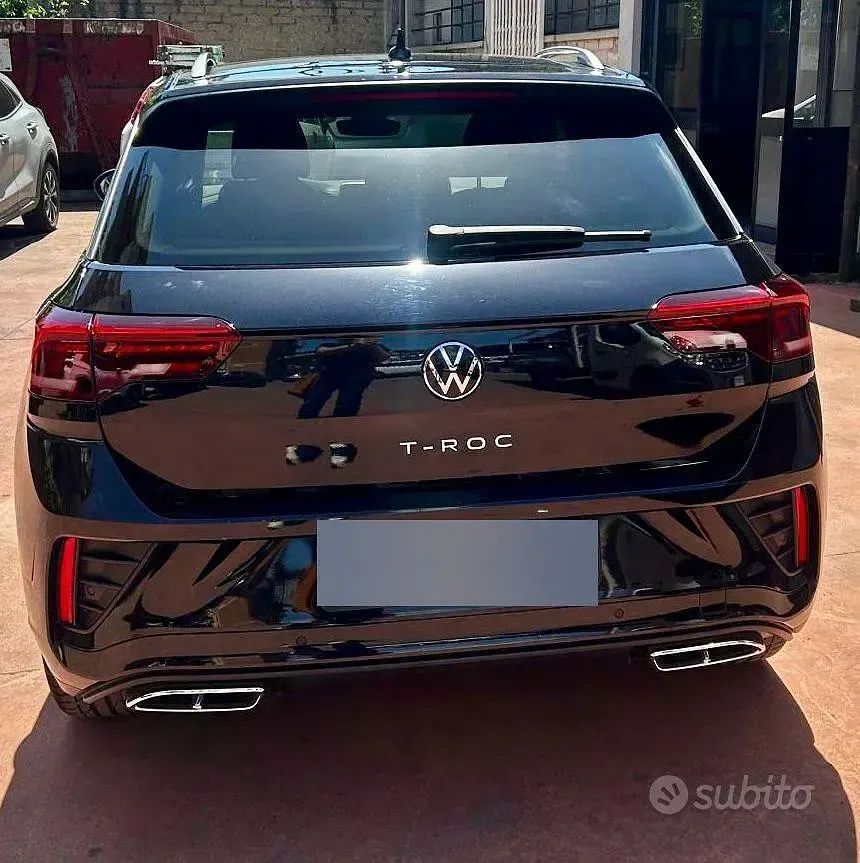 Usata VW T-Roc R-line 150 CV (110 kW) 2024 Nero SUV