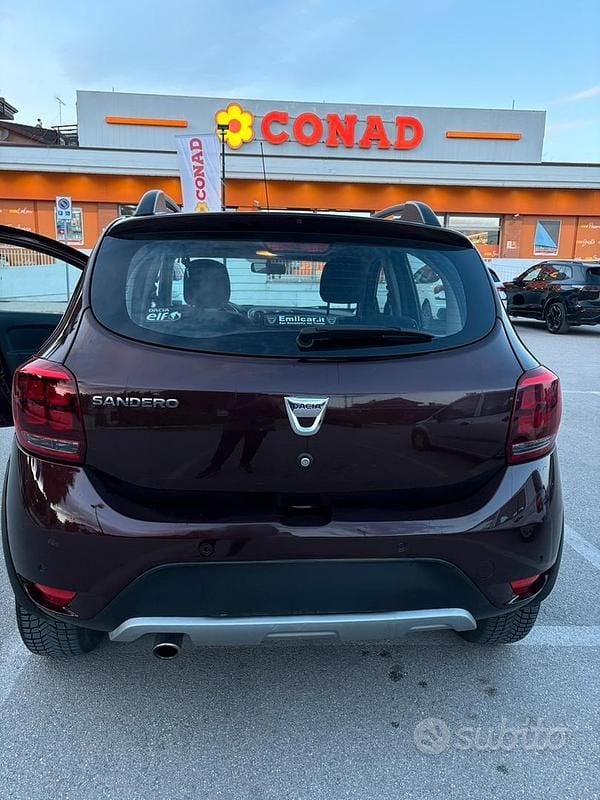 Usata Dacia Sandero Stepway 90 CV (66 kW) 2017 Rosso Monovolume
