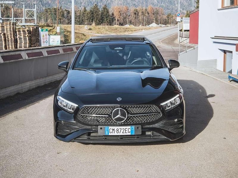 Usata Mercedes A200 150 CV (110 kW) 2023 Nachtschwarz  unilack Utilitaria