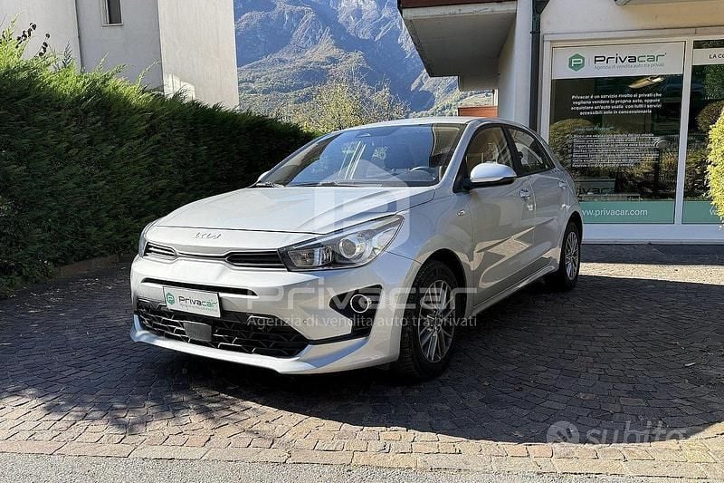 Grigio Usata 2021 Kia Rio Style Due volumi | 12.800 € (Buon prezzo) - Immagine 1/4