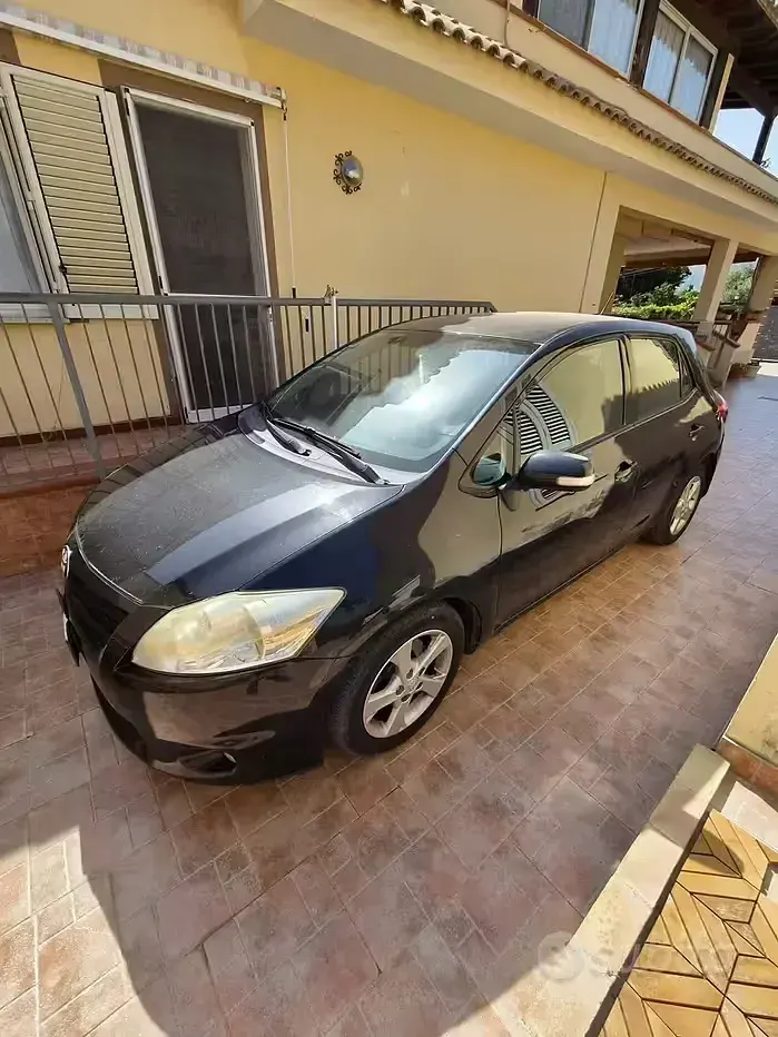 Usata Toyota Auris 126 CV (92 kW) 2010 Nero Utilitaria