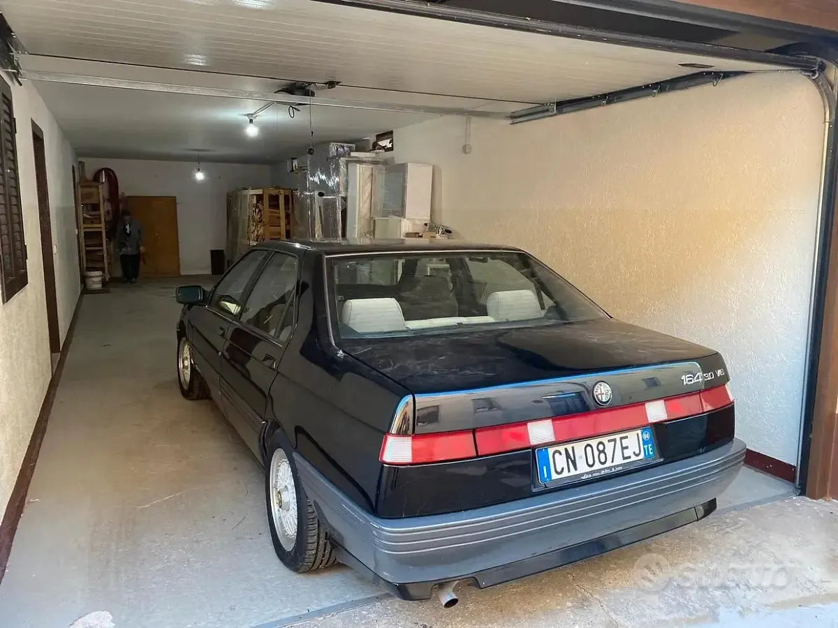 Usata Alfa Romeo 164 188 CV (138 kW) 1989 Nero Berlina