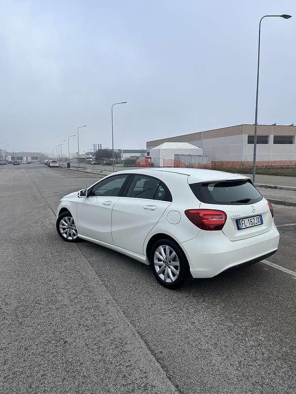 Usata Mercedes A180 Premium 109 CV (80 kW) 2017 Monovolume
