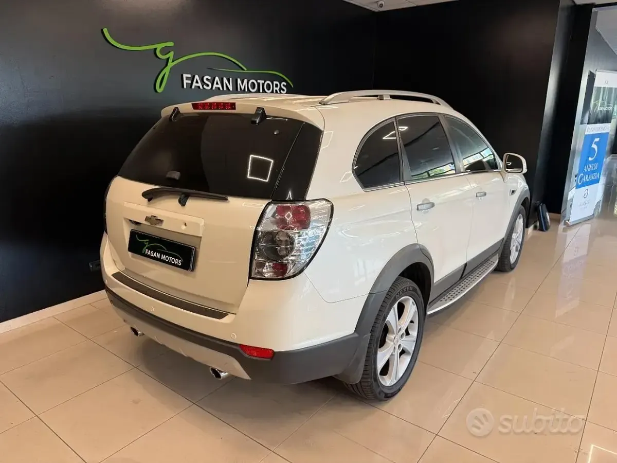 Usata Chevrolet Captiva LTZ 184 CV (135 kW) 2011 Bianco SUV
