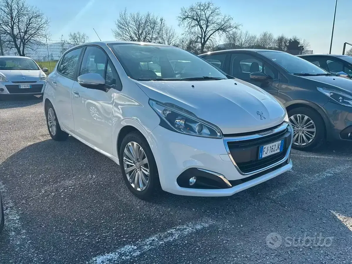 Usata Peugeot 208 Allure 82 CV (60 kW) 2017 Bianco Utilitaria