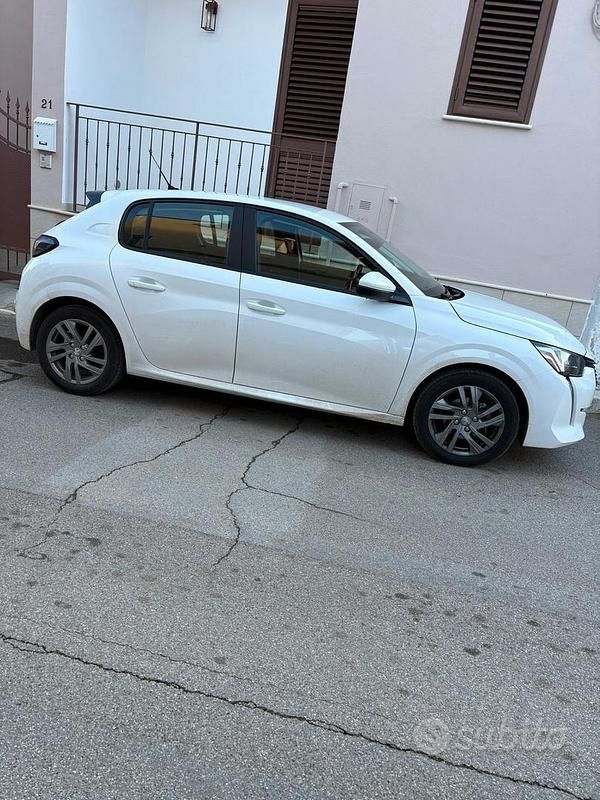 Usata Peugeot 208 Active 74 CV (54 kW) 2019 Bianco Utilitaria