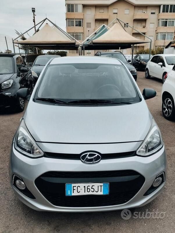 Grigio Usata 2016 Hyundai i10 Edition Due volumi | 6700 € (Buon prezzo) - Immagine 1/4