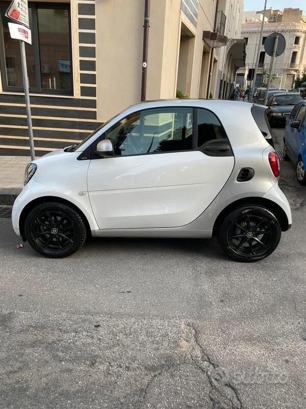 Usata Smart ForTwo Coupé 71 CV (52 kW) 2019 Utilitaria