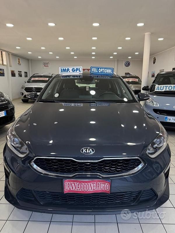 Grigio Usata 2019 Kia Ceed Sportswagon Station wagon | 9000 € (Ottimo prezzo) - Immagine 1/4