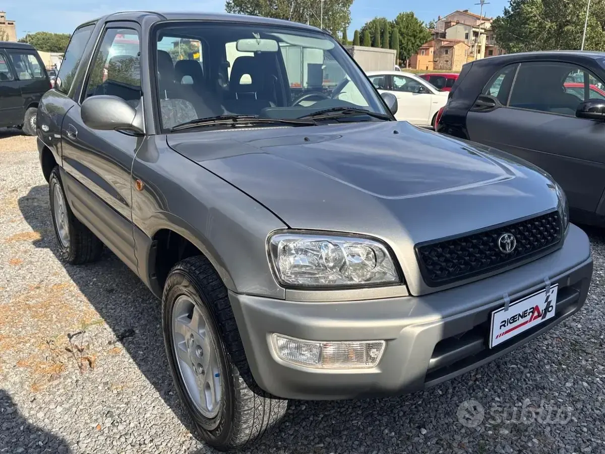 Usata Toyota RAV4 128 CV (94 kW) 1999 Grigio Coupé