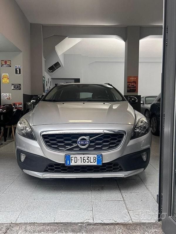 Usata Volvo V40 120 CV (88 kW) 2016 Grigio Berlina