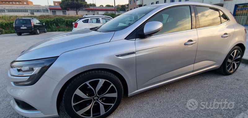 Usata Renault Mégane IV Intens 110 CV (80 kW) 2018 Grigio Berlina