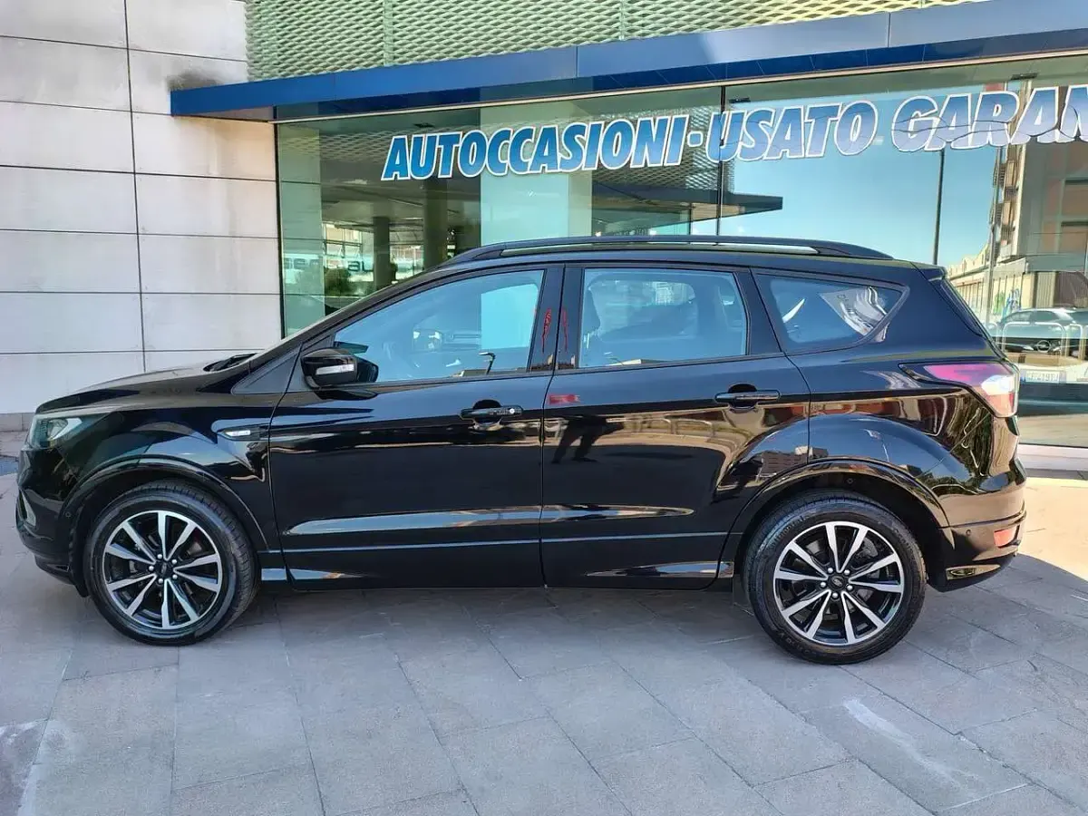 Usata Ford Kuga ST-Line 120 CV (88 kW) 2019 Nero SUV