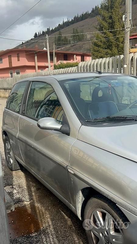 Usata Lancia Ypsilon 60 CV (44 kW) 2002 Grigio Utilitaria
