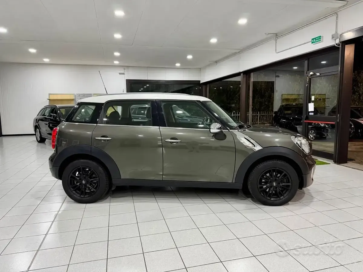 Usata Mini Cooper D Countryman Business 90 CV (66 kW) 2014 Verde SUV