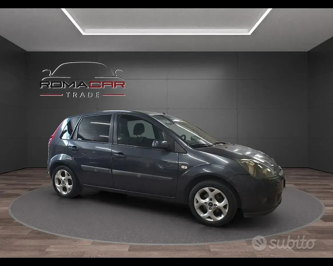 Usata Ford Fiesta Titanium 68 CV (50 kW) 2006 Bluazzurro Utilitaria