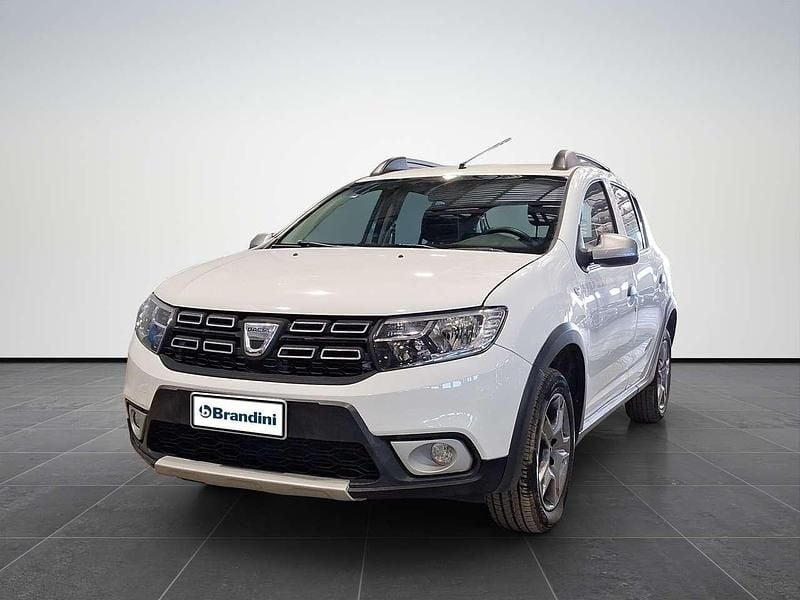 Bianco Usata 2017 Dacia Sandero Stepway Tre volumi | 10.500 € (Buon prezzo) - Immagine 1/4