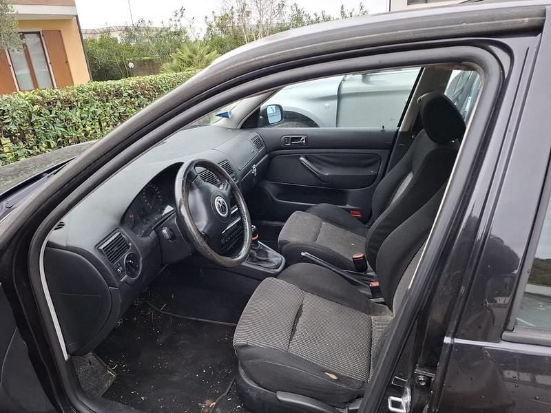 Usata VW Golf IV 104 CV (76 kW) 2000 Blu Berlina