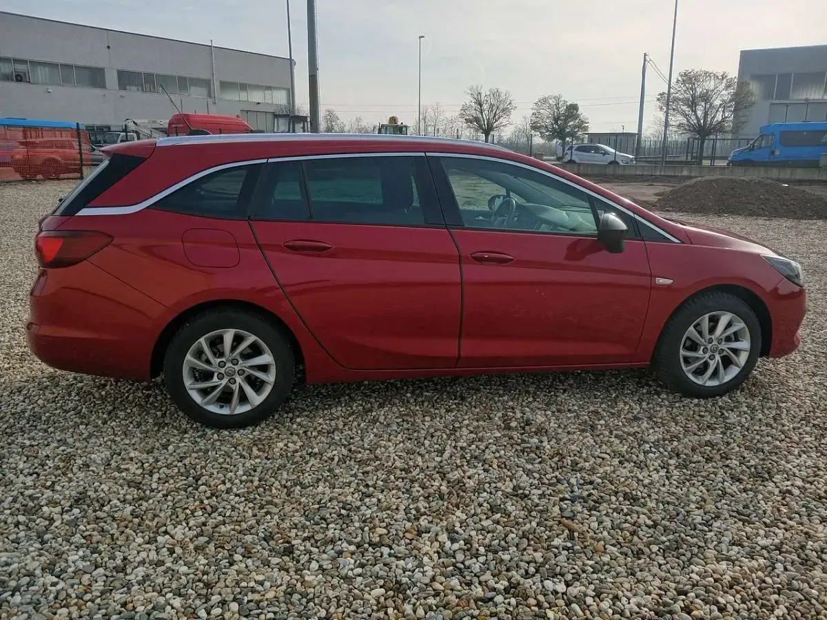 Usata Opel Astra Ultimate 122 CV (89 kW) 2021 Rosso Station wagon