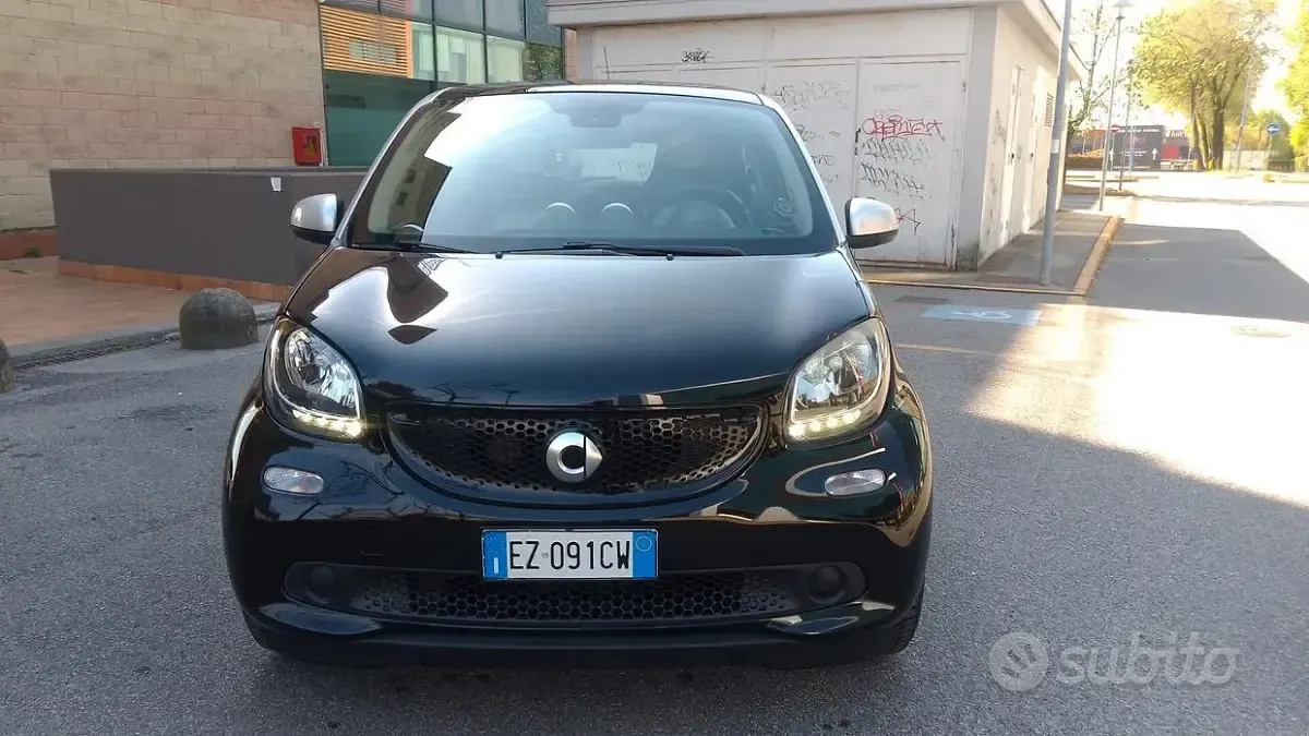 Usata Smart ForFour Passion 71 CV (52 kW) 2015 Nero Utilitaria