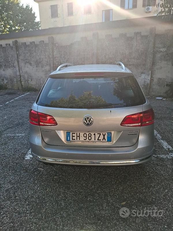 Usata VW Passat 140 CV (102 kW) 2012 Grigio Station wagon