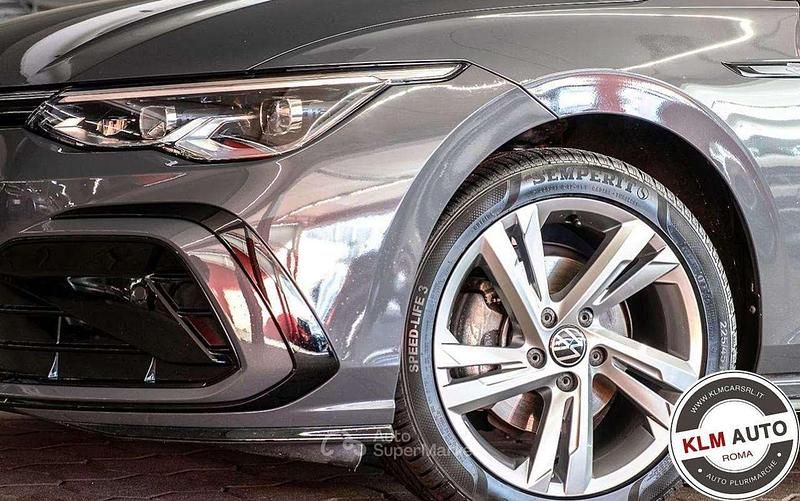 Usata VW Golf VIII R-line 131 CV (96 kW) 2022 Grigio scuro Berlina