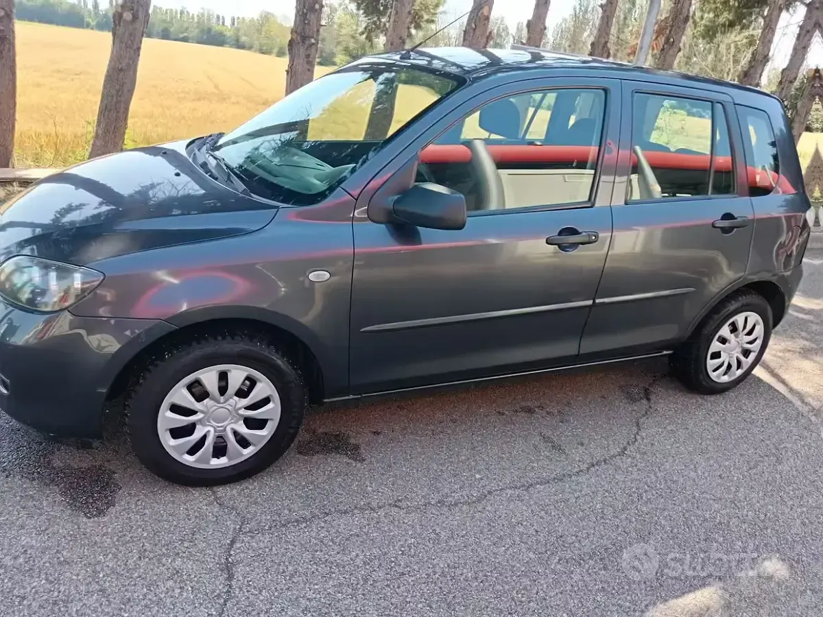 Usata Mazda 2 68 CV (50 kW) 2007 Grigio Utilitaria