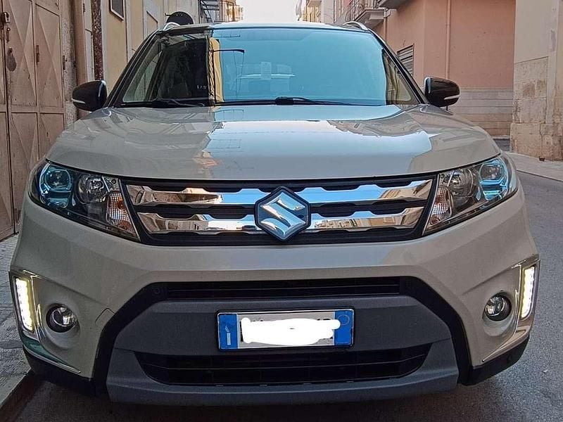 Beige Usata 2017 Suzuki Vitara SUV | 14.800 € (Buon prezzo) - Immagine 1/4