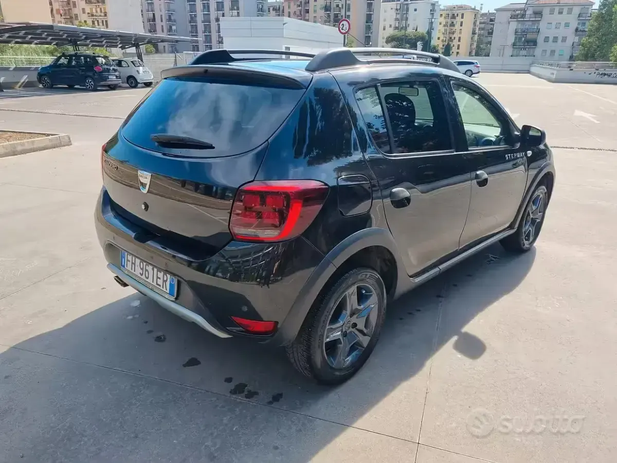 Usata Dacia Sandero Stepway 90 CV (66 kW) 2017 Nero Berlina