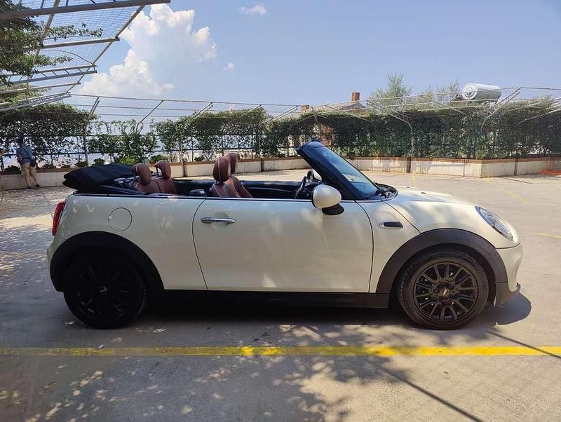 Usata Mini Cooper D Cabriolet Hype 111 CV (81 kW) 2016 Cabrio