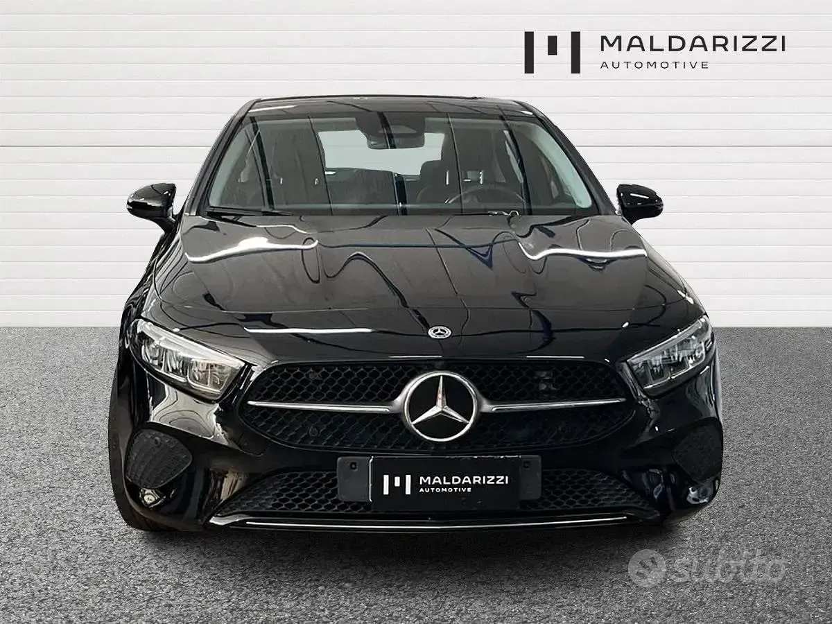 Usata Mercedes A180 Advanced 136 CV (100 kW) 2023 Nero notte Berlina